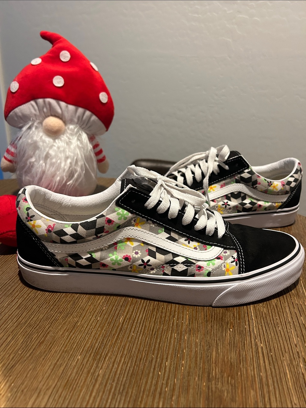 Vans Men’s Black with Multicolor Floral & Checkerboard Size 11.5